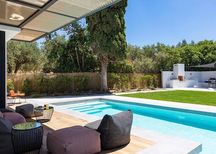 Physis Villas - Metal & Wood