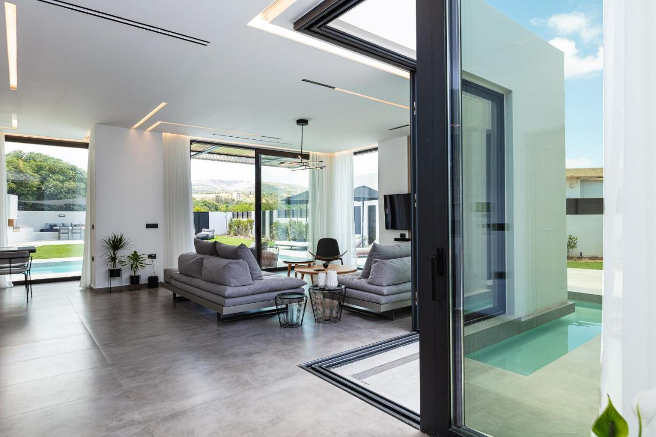 Physis - Metal & Wood Villa