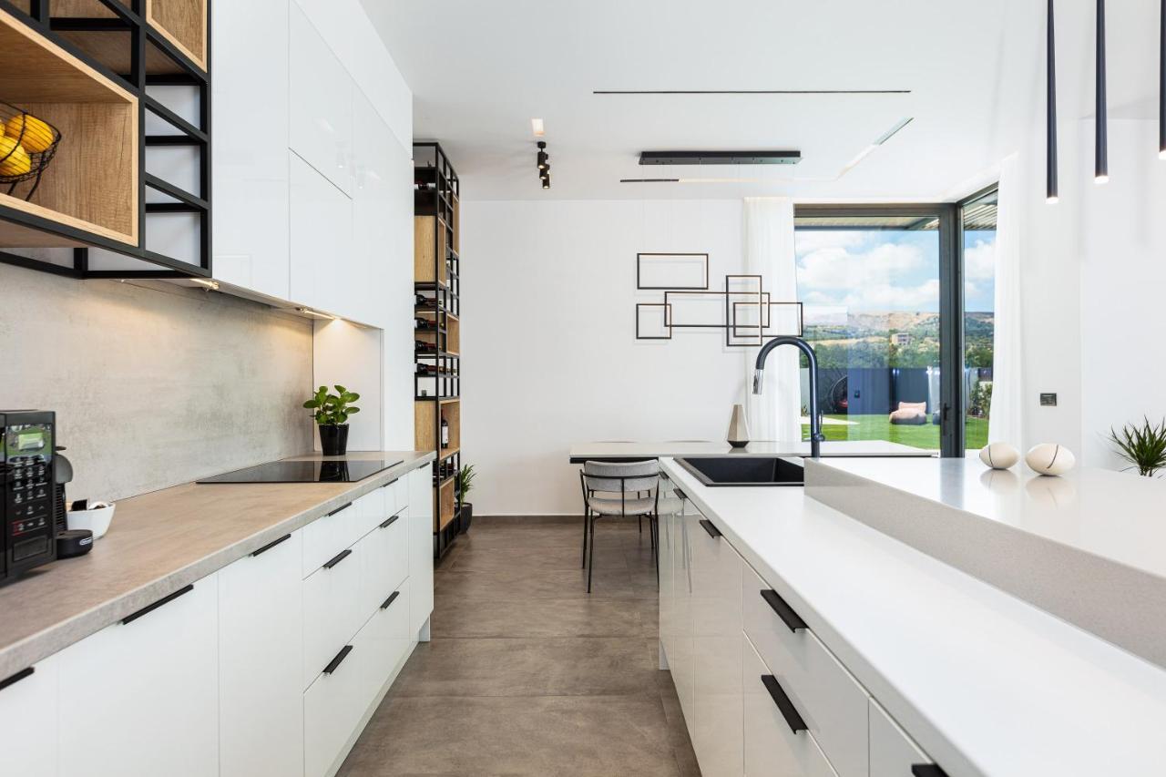 Physis - Metal & Wood Villa *