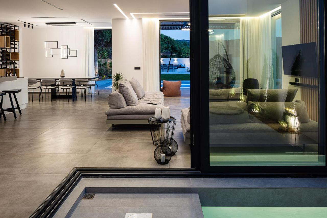 Physis - Metal & Wood Villa *