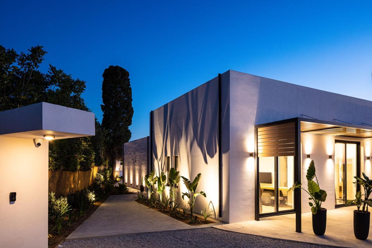 Physis - Metal & Wood Villa *