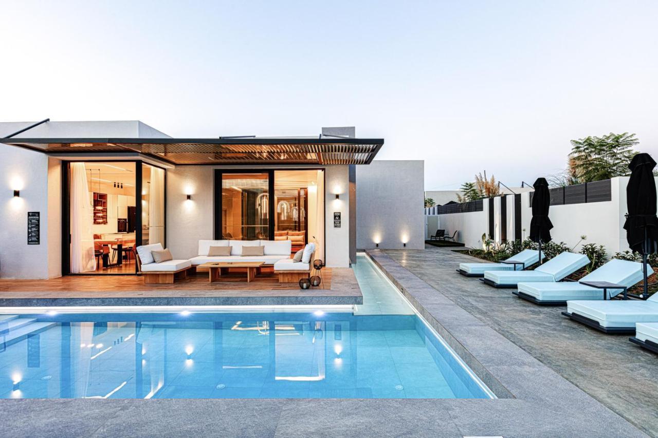 Villa Physis - Metal & Wood *