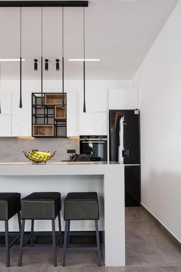 Physis - Metal & Wood Villa *