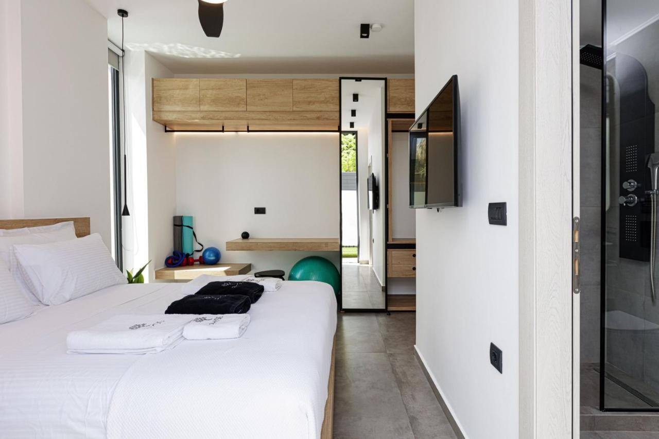 Villa Physis - Metal & Wood *