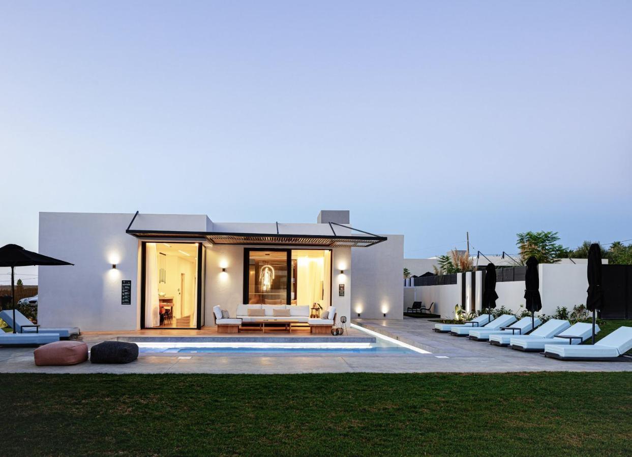 Physis - Metal & Wood Villa
