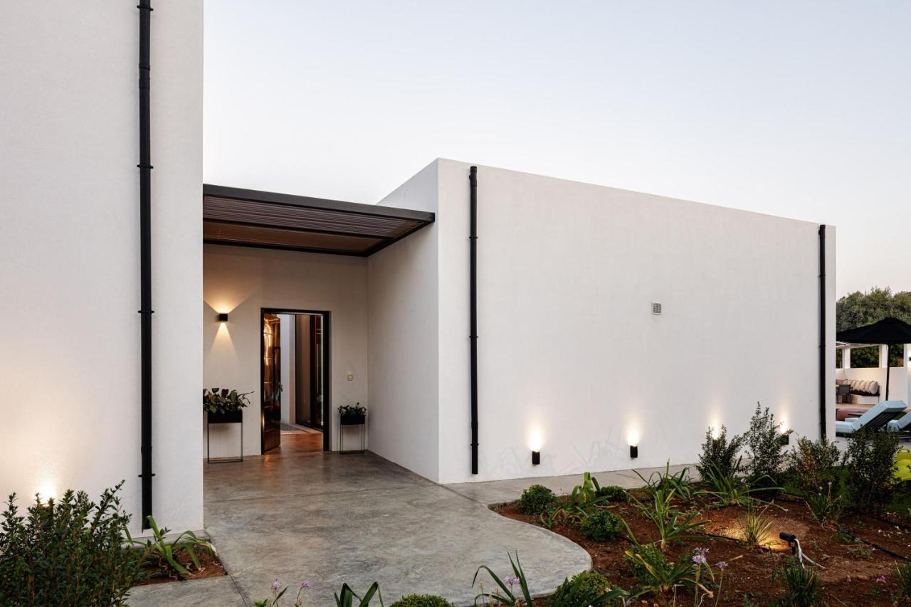 Villa Physis - Metal & Wood *