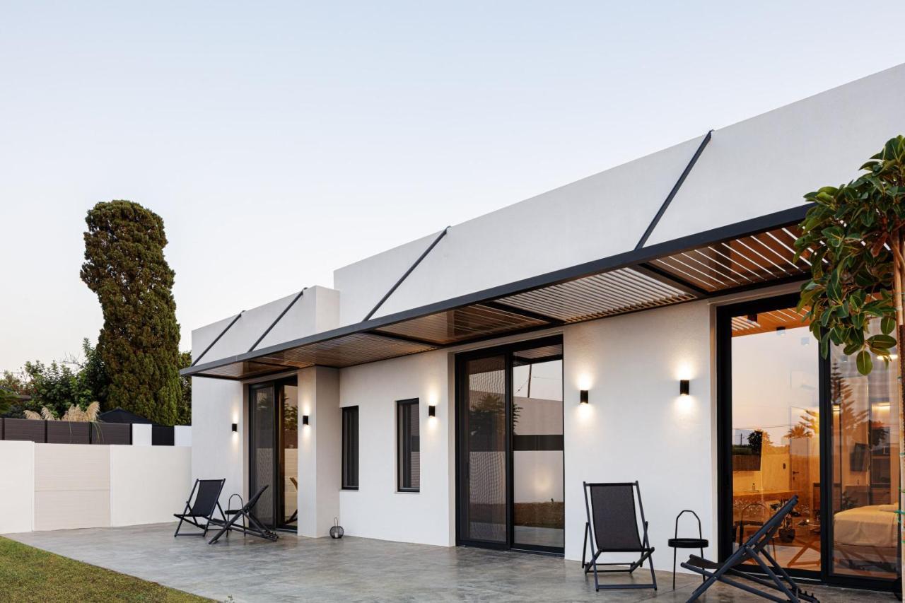 Physis - Metal & Wood Villa *