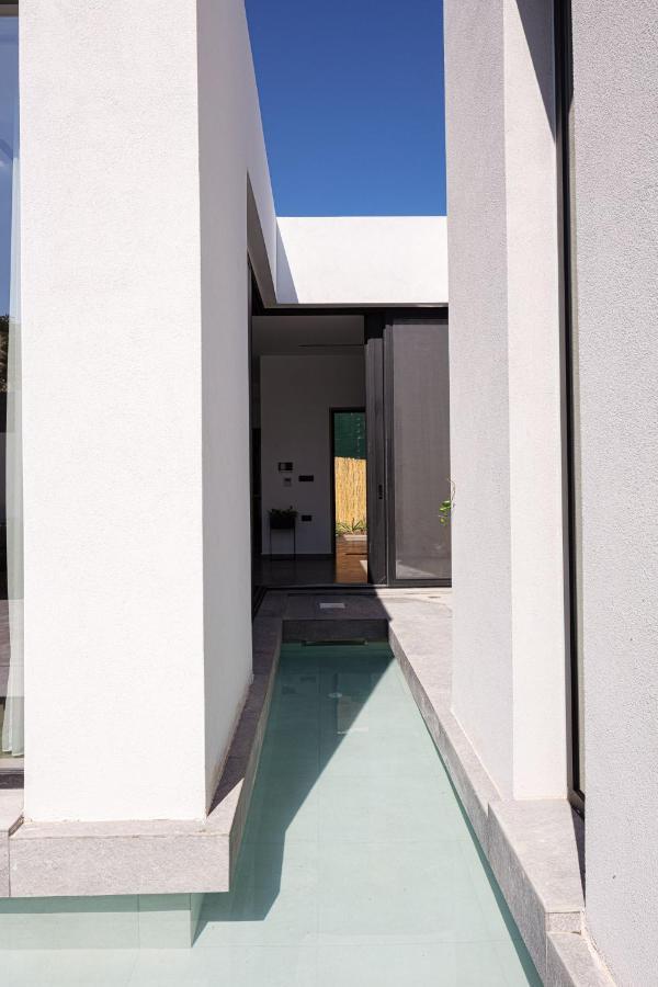Villa Physis - Metal & Wood *