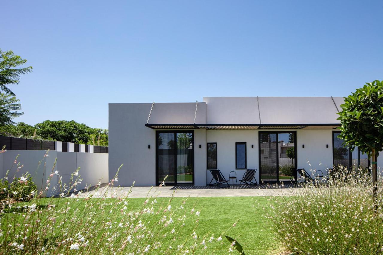 Villa Physis - Metal & Wood *
